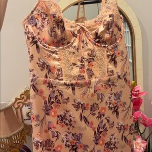 VICTORIAS SECRET WICKED SATIN BALCONETTE SLIP
DRESS FLORAL LACE